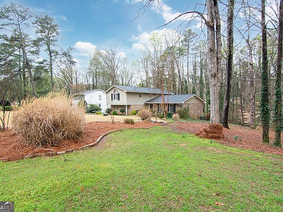 4th image of 2703 Heath Ln