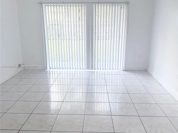 615 NW 177th St, Miami, FL