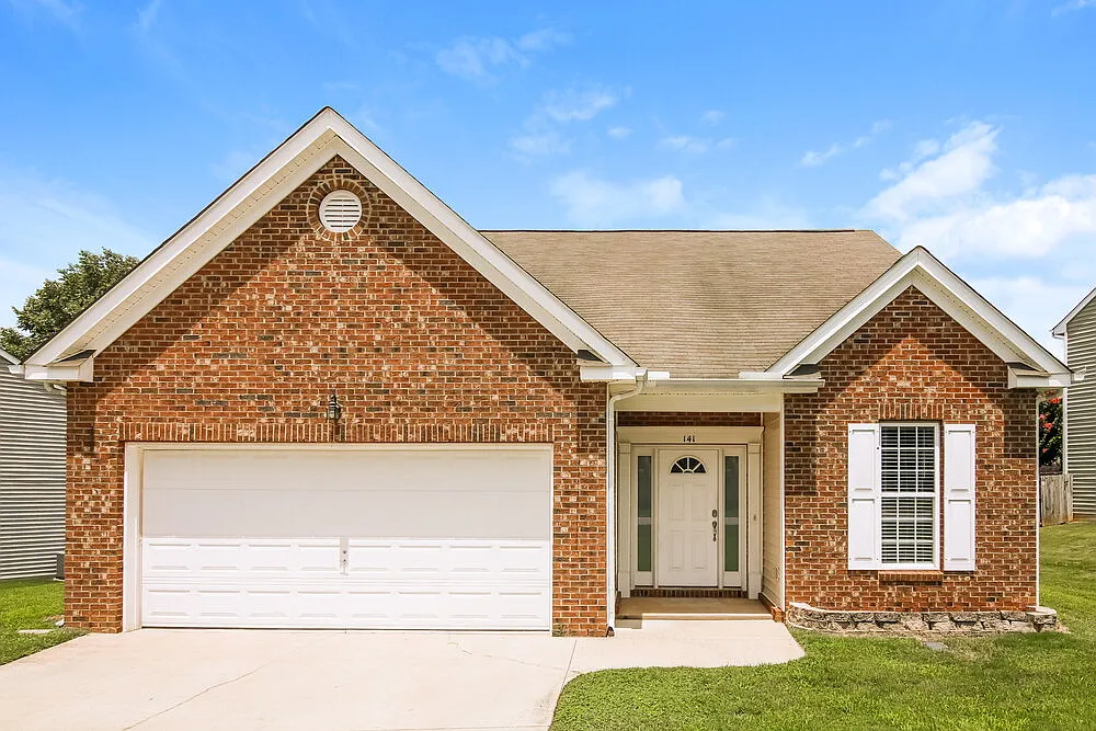 3 bed, 2.5 bath, 1670 sqft, $1,765 — Photo 1