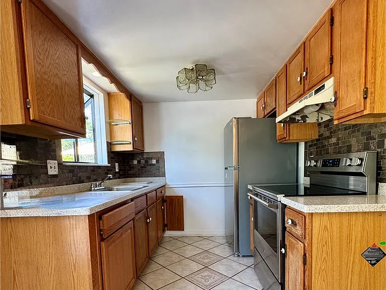 1633 E Cedar St — Photo 6