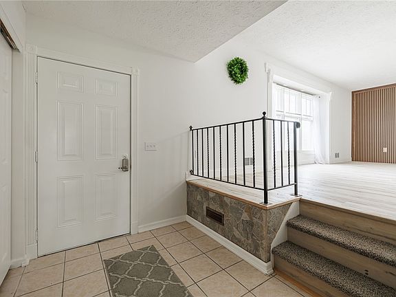 3rd image of 130 Troutbeck Ln