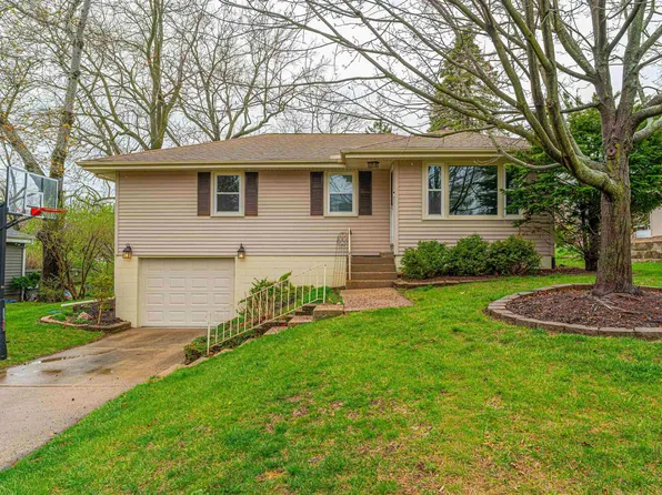 4615 N Lyndale Ter, Peoria, IL 61614