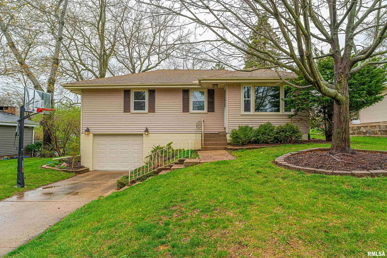 4615 N Lyndale Ter photo 1