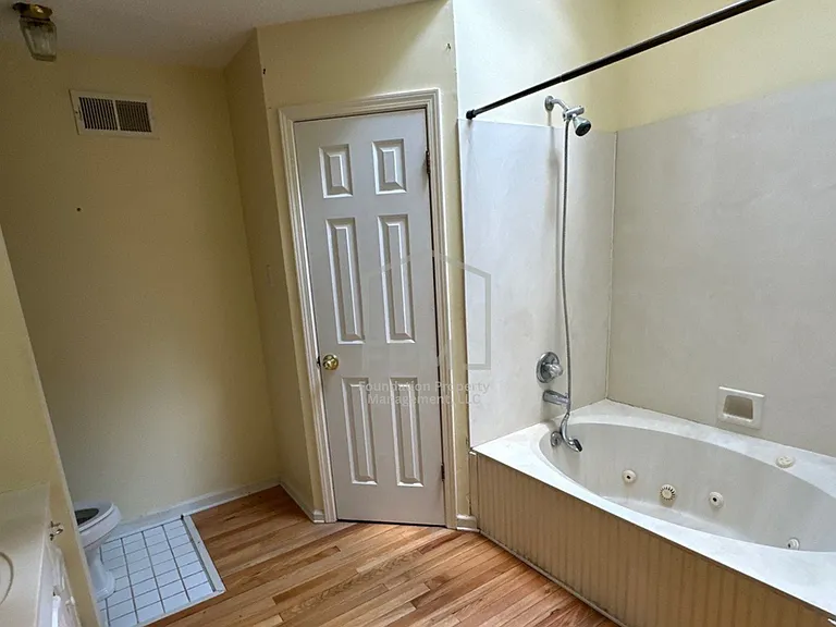 8559 Chippingham Dr — Photo 10