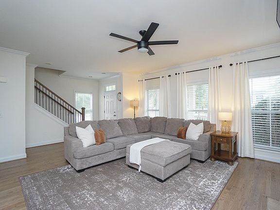 4th image of 7 Valcourt Cir