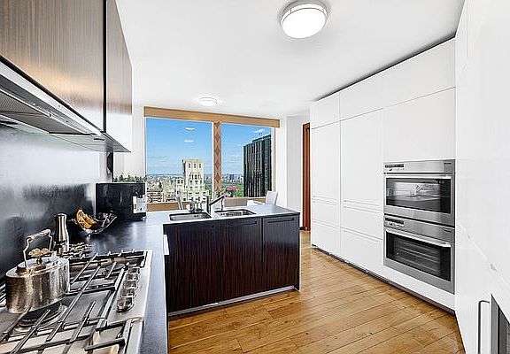 5th image of 25 Columbus Cir APT 65A