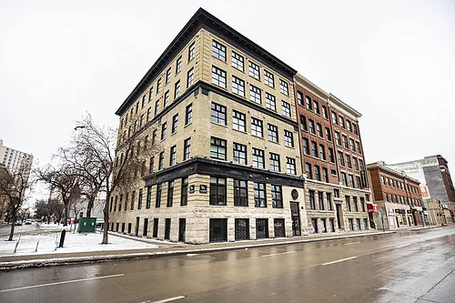 370 Donald St Photo 1