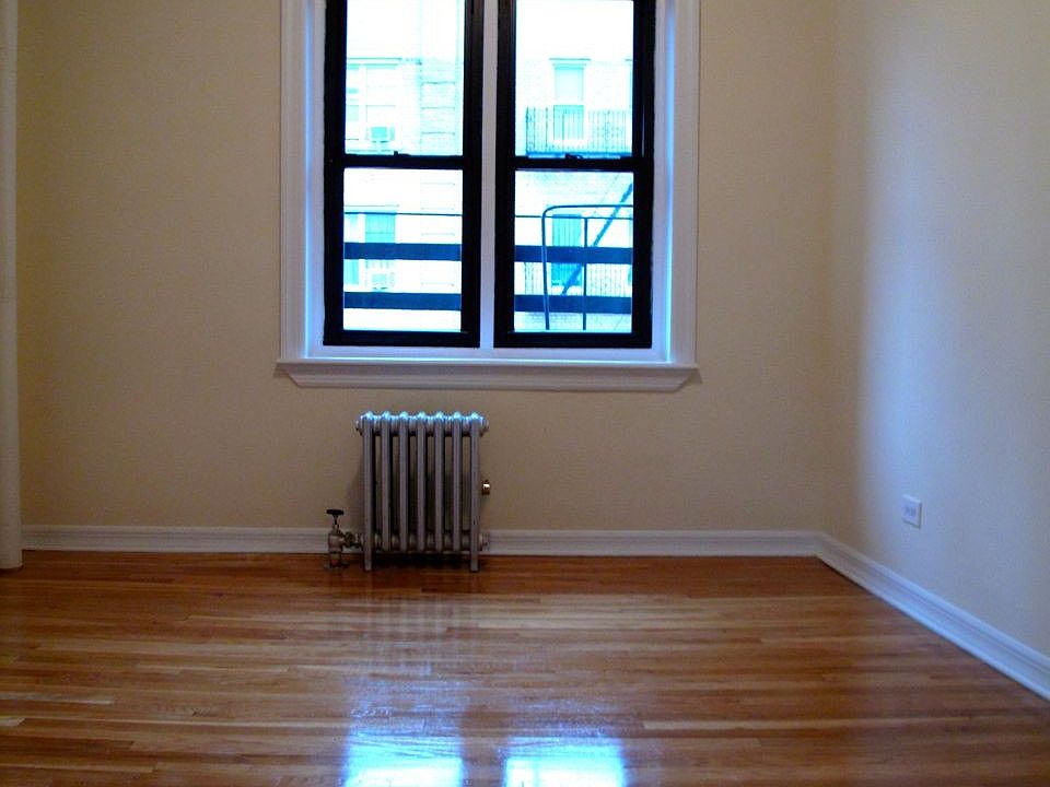 1st image of 213 Grand St