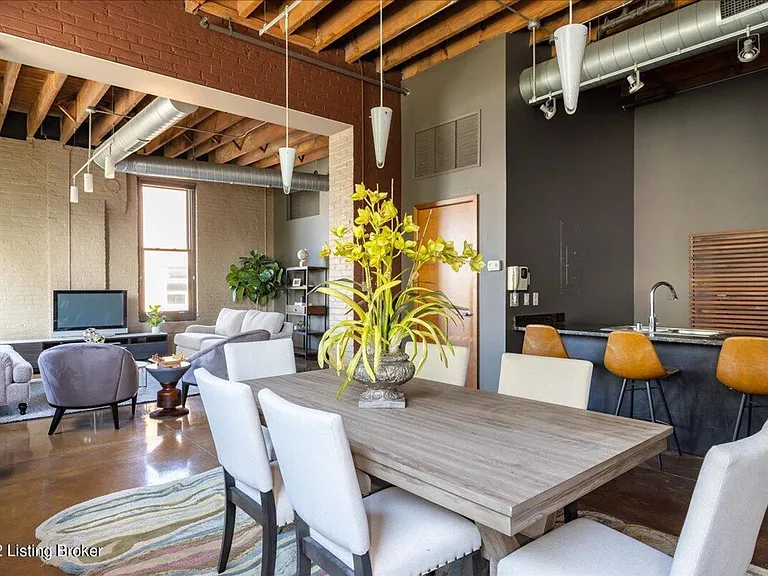 309 E Market St #313 — Photo 5