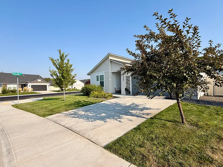 12735 Kinaid St — Photo 16