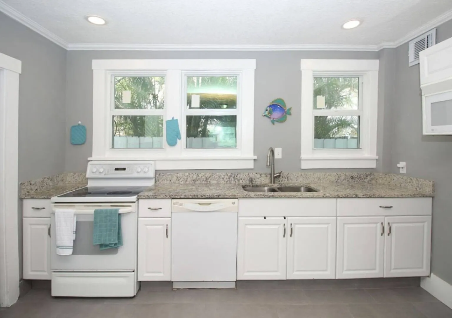 Espaciosa 3BR | WiFi | Lav/Sec | Pet Friendly — Photo 3