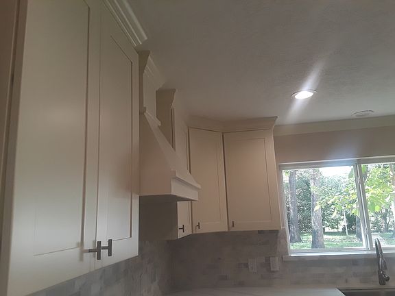 4th image of 607 Langwood Dr