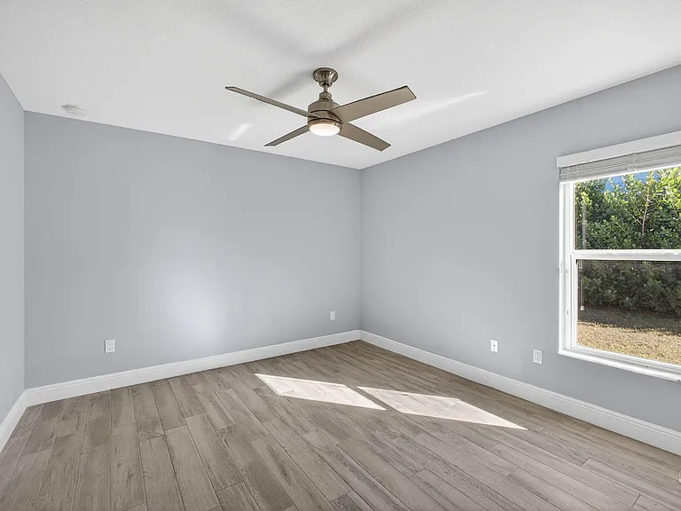 2501 SE Mariposa Ave — Photo 32