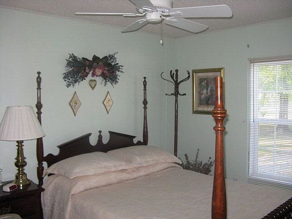 3rd image of 1040 Mill Creek Dr
