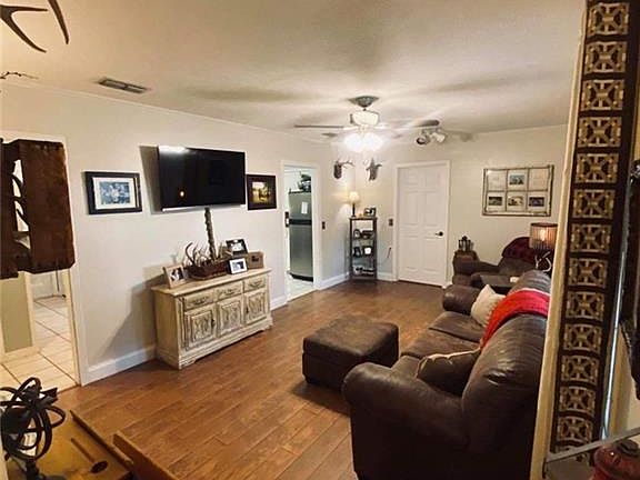 2nd image of 1029 Wilton Pl