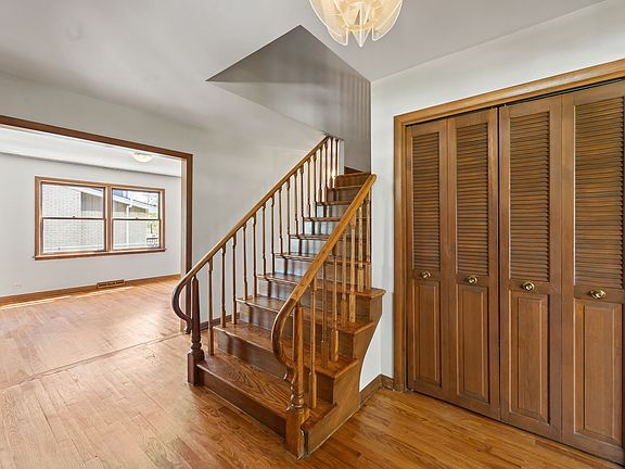 5th image of 1215 W Lonnquist Blvd