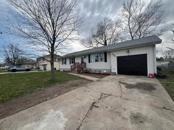 1335 S Highland Ct, Marshall, MO 65340