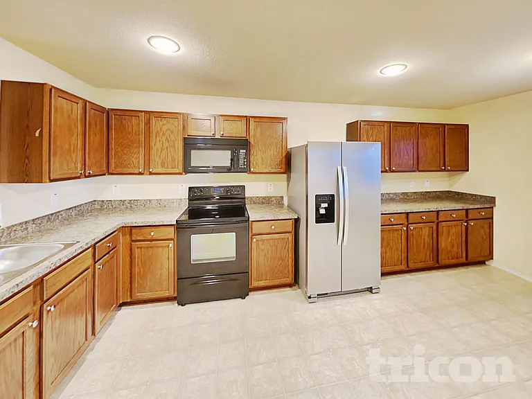 1248 Collett St — Photo 5