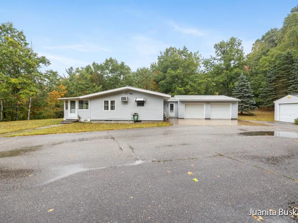7015 Rogers Memorial Dr, Onekama, MI 49675