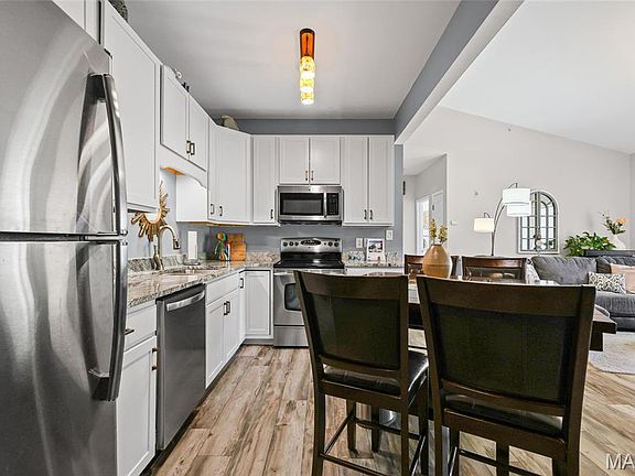 4th image of 885 Forest Ave APT 303