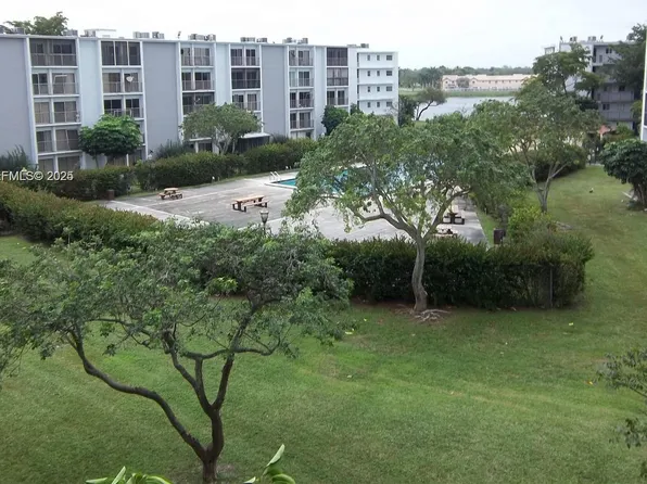 8620 N Sherman Cir APT 408, Hollywood, FL 33025