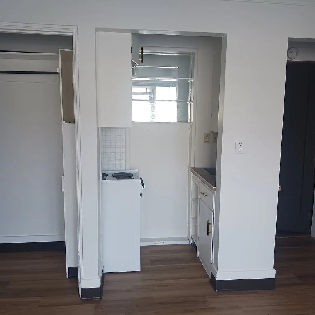Blackstone Apartments — Photo 4