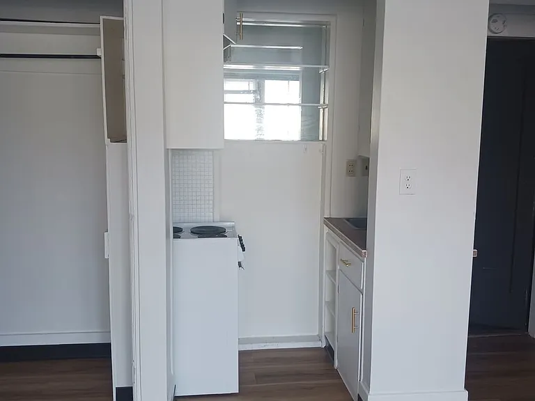 Blackstone Apartments — Photo 4