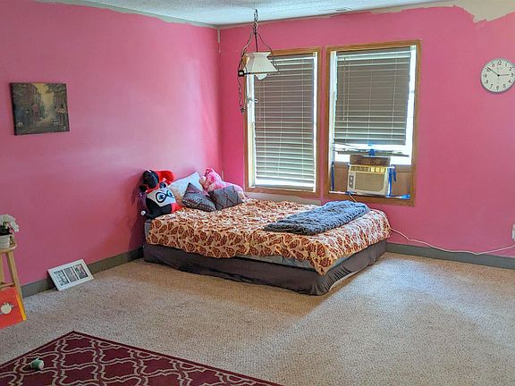 5th image of 228 Columbian Ave