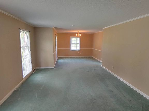 3rd image of 107 Pinewood Dr