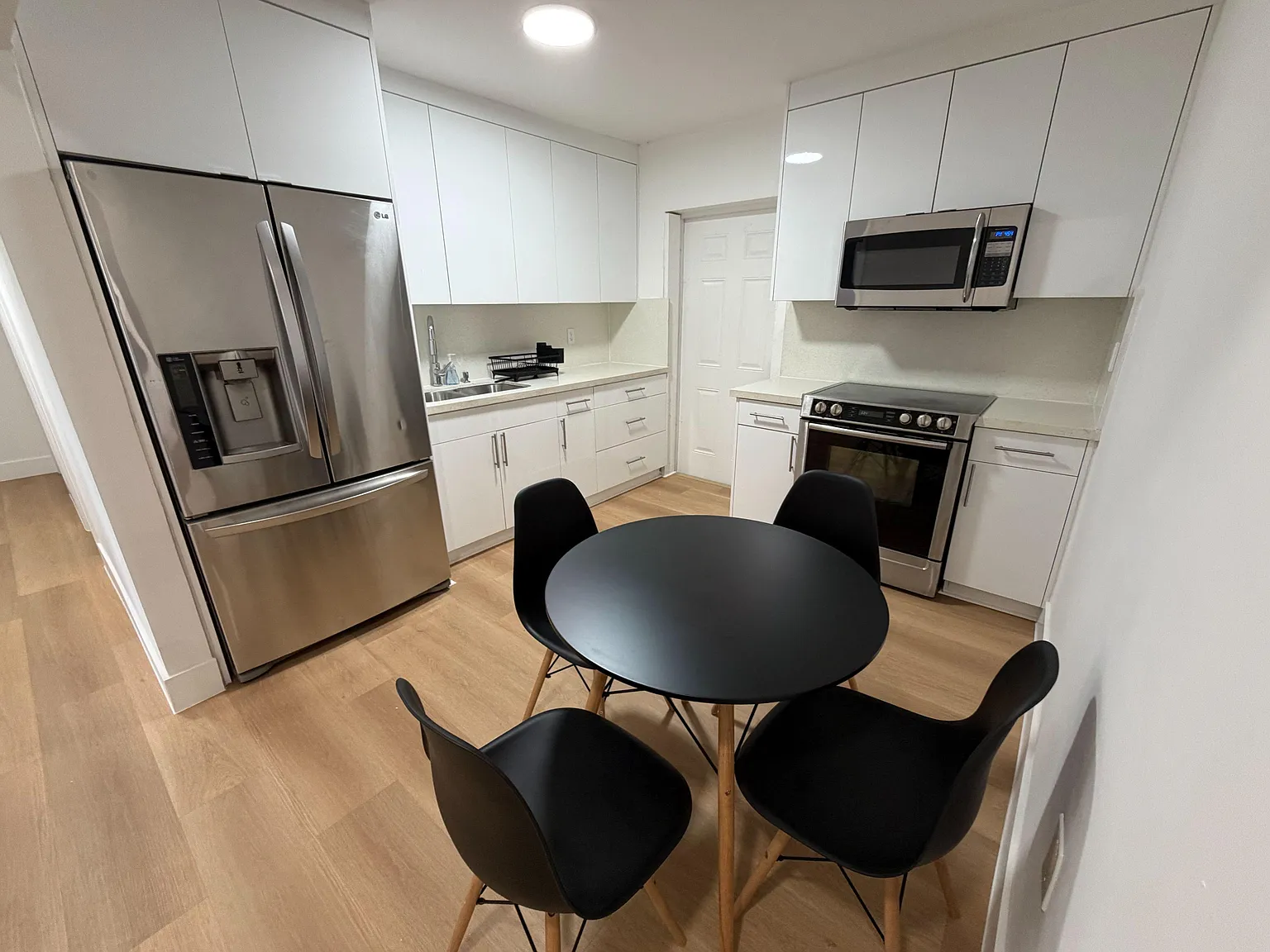 4 bed, 2.0 bath, 2000 sqft, $1,758 — Photo 2