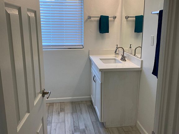 5th image of 309 W Mariposa St
