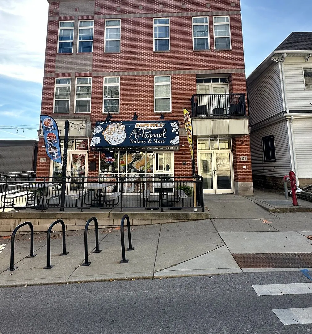 Quarters - 118 E 7th Street — Photo 1