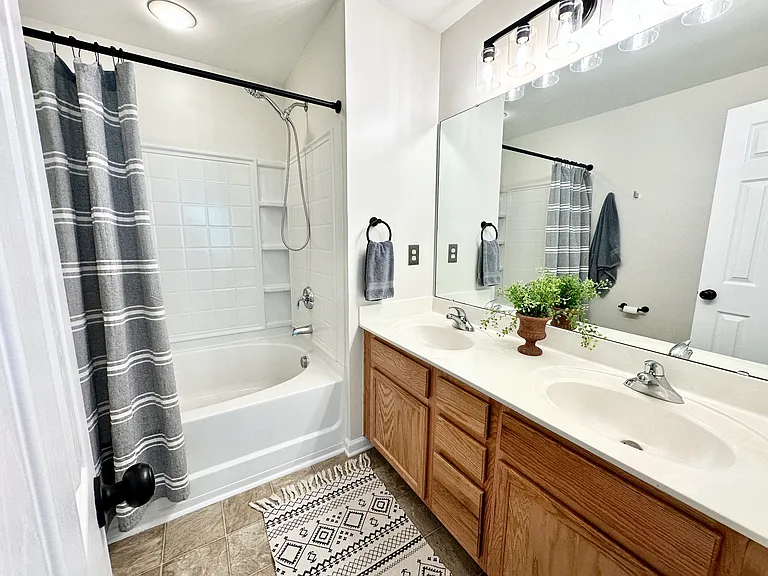 627 Rock Lake Gln — Photo 19