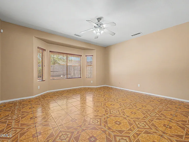 5329 W La Salle St — Photo 20