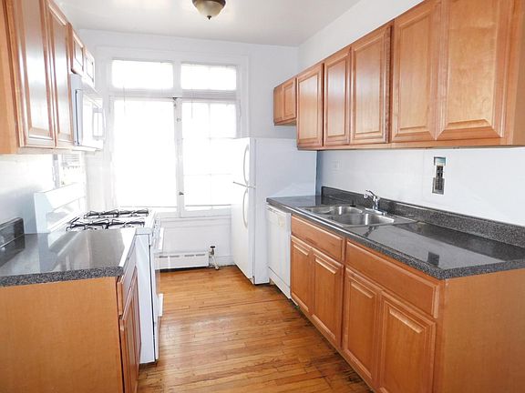 5th image of 909 Elmwood Ave #14
