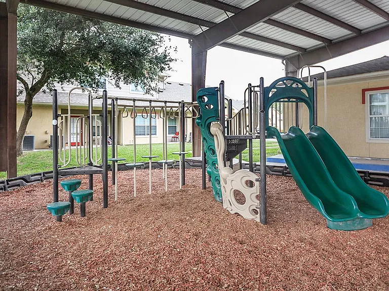 Retama Village II Apartments — Photo 12