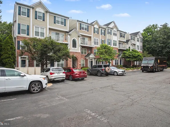 6035 Terrapin Pl Unit 303, Alexandria, VA 22310