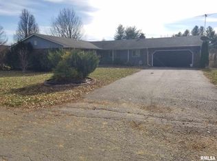 16737 Beechwood Ln, Carlinville, IL 62626
