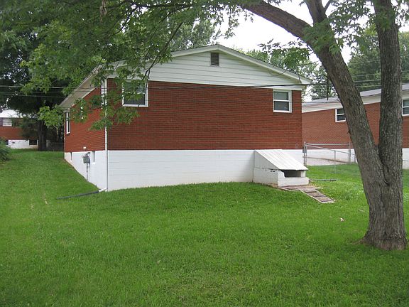 3rd image of 95 Kentucky Ave