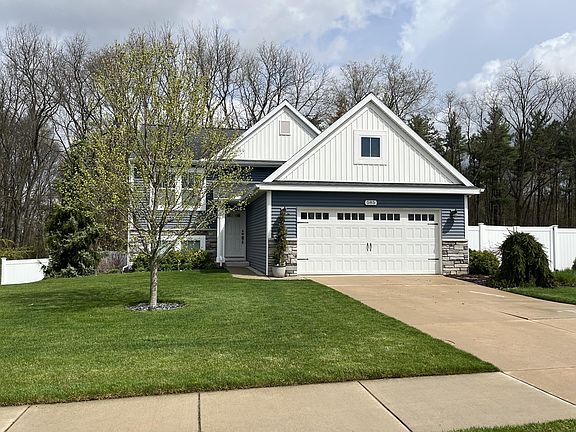 2nd image of 585 Oak Meadow Dr