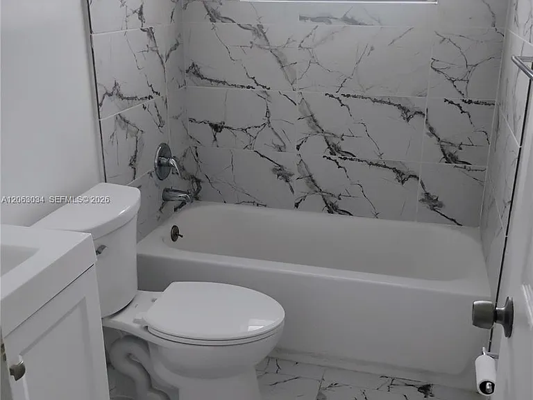 26 SW 6th Ave #1-2 — Photo 19