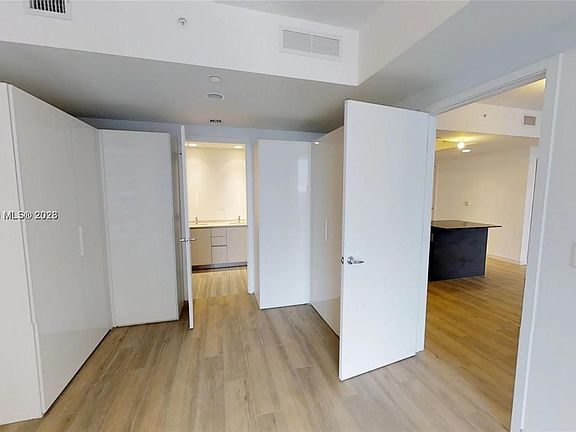 5th image of 1010 Brickell Ave Unit 3209