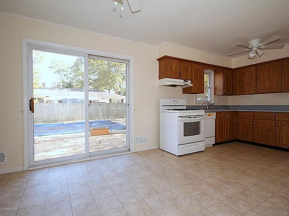 5th image of 609 Spray Ave