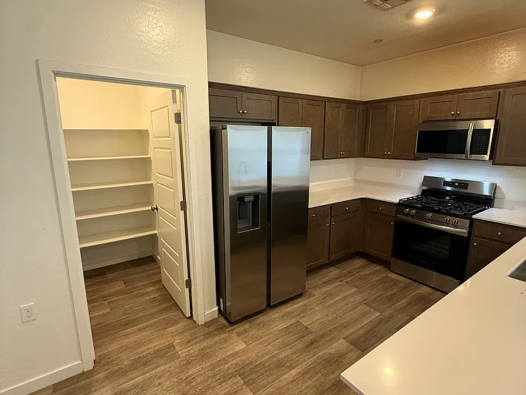 2815 N Janice Ave — Photo 5