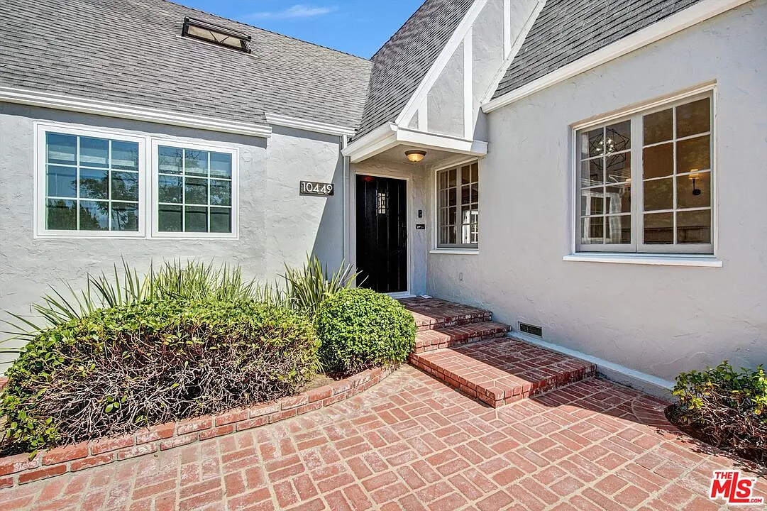 3 bed, 3.0 bath, 2167 sqft, $8,500 — Photo 2