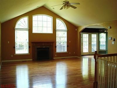 4th image of 5 Plum Ln