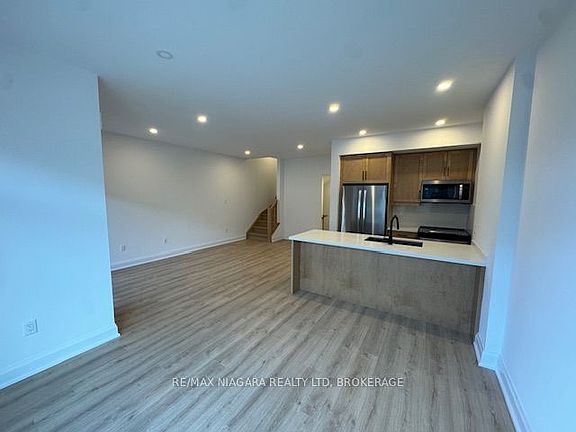 4th image of 292 Vine St #31