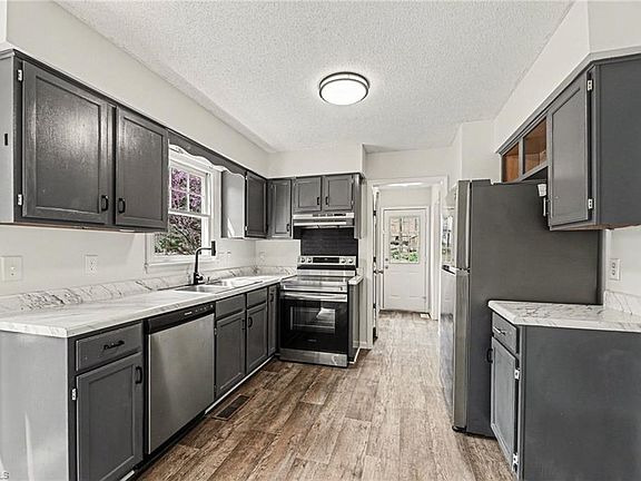 2nd image of 401 Sherwood Ct