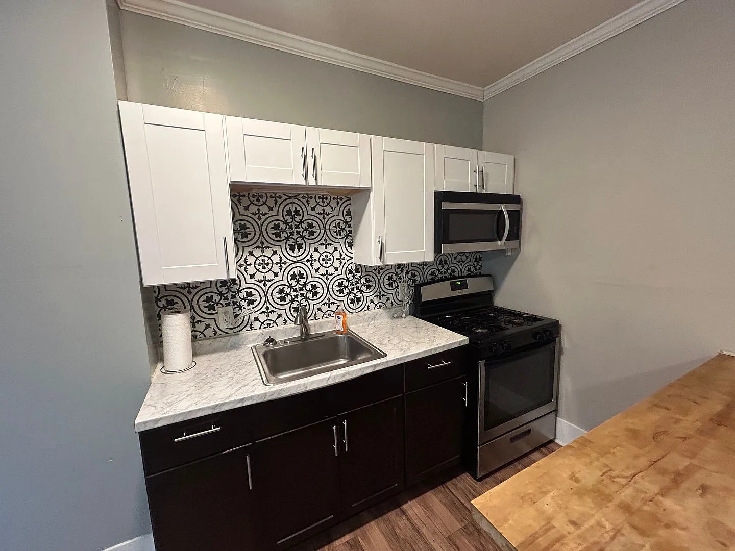 445 Post Avenue — Photo 3