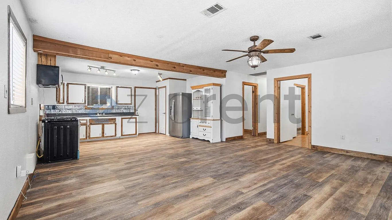3 bed, 2000 sqft, $1,825 — Photo 3